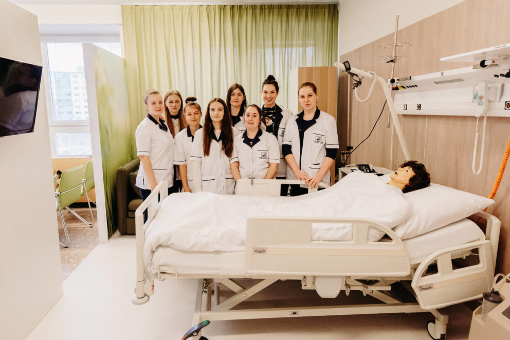 Študenti v učebni Nemocnica Bory