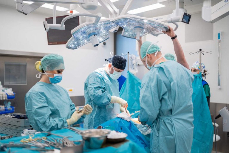 Jedinečná operácia chrbtice na pracovisku úrazovej chirurgie